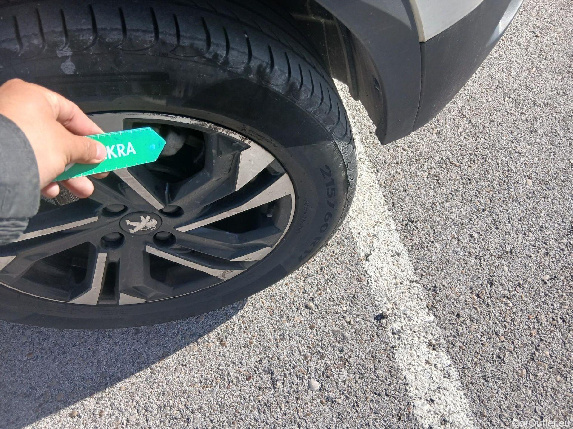  Peugeot  2008 PEUGEOT  / 2019 / 5P / todoterreno Allure BlueHDI 81kW (110CV) #27