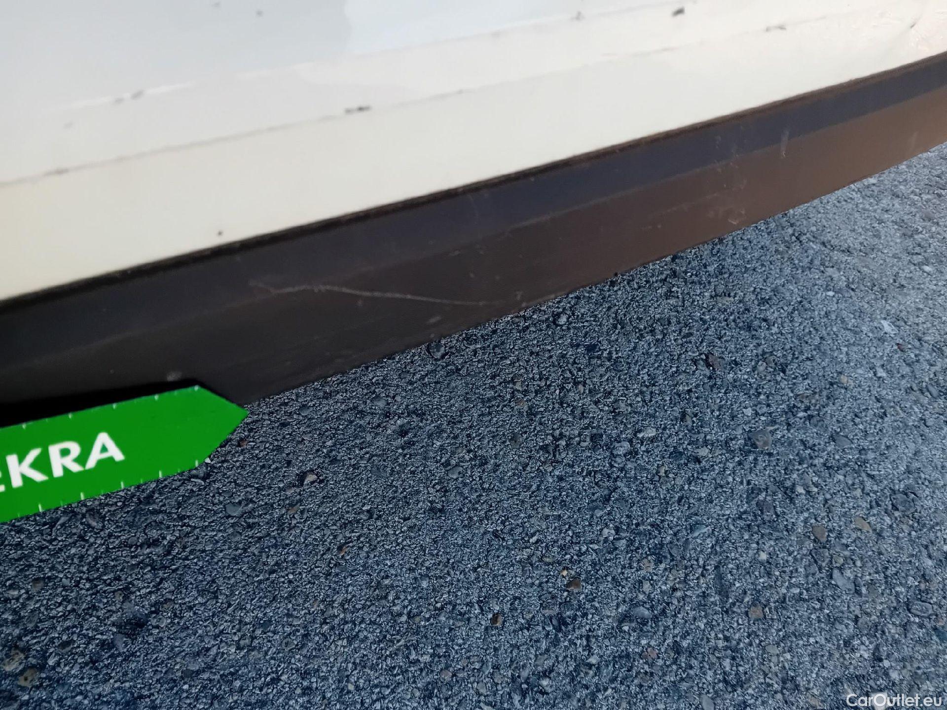  Renault  Clio RENAULT  / 2019 / 5P / berlina con portón Intens TCe 67 kW (91CV) (AC) #13