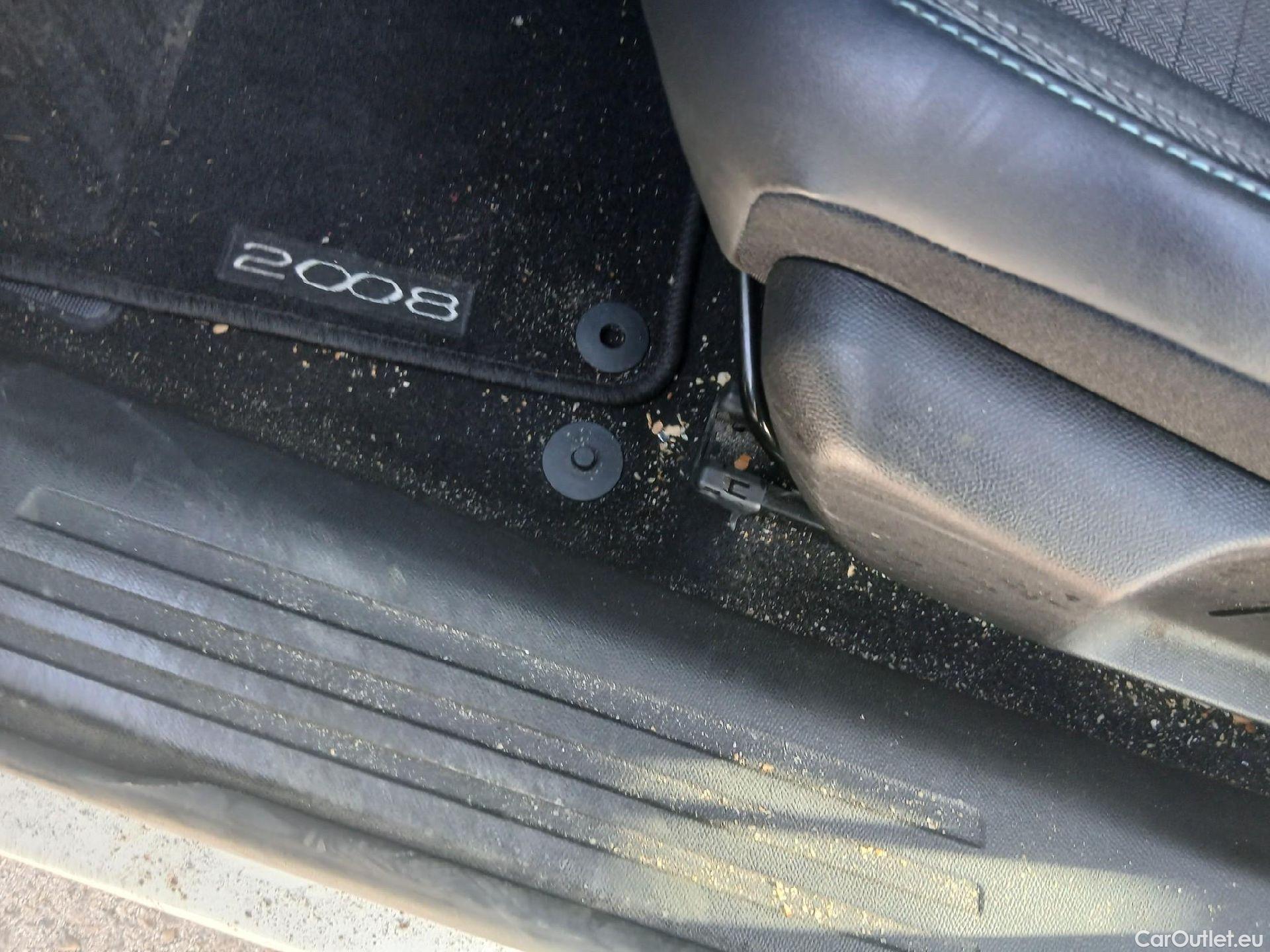  Peugeot  2008 PEUGEOT  / 2019 / 5P / todoterreno Allure BlueHDI 81kW (110CV) #3