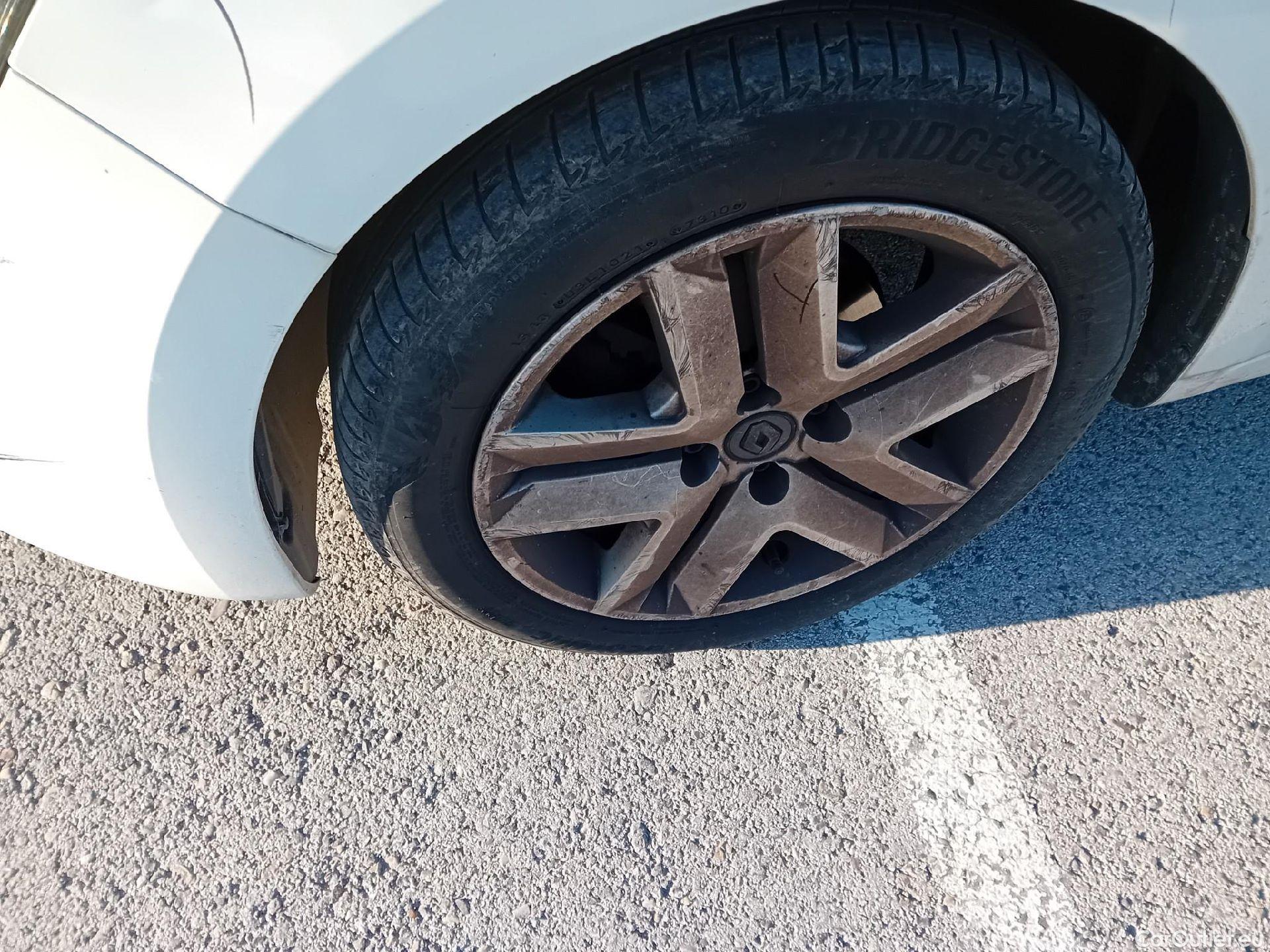  Renault  Clio RENAULT  / 2019 / 5P / berlina con portón Intens TCe 67 kW (91CV) (AC) #3