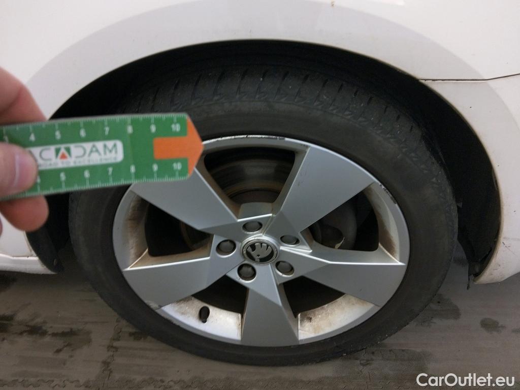  Skoda  Octavia SKODA  / 2016 / 5P / familiar Combi 2.0 TDI CR 110KW (150CV) Style #12