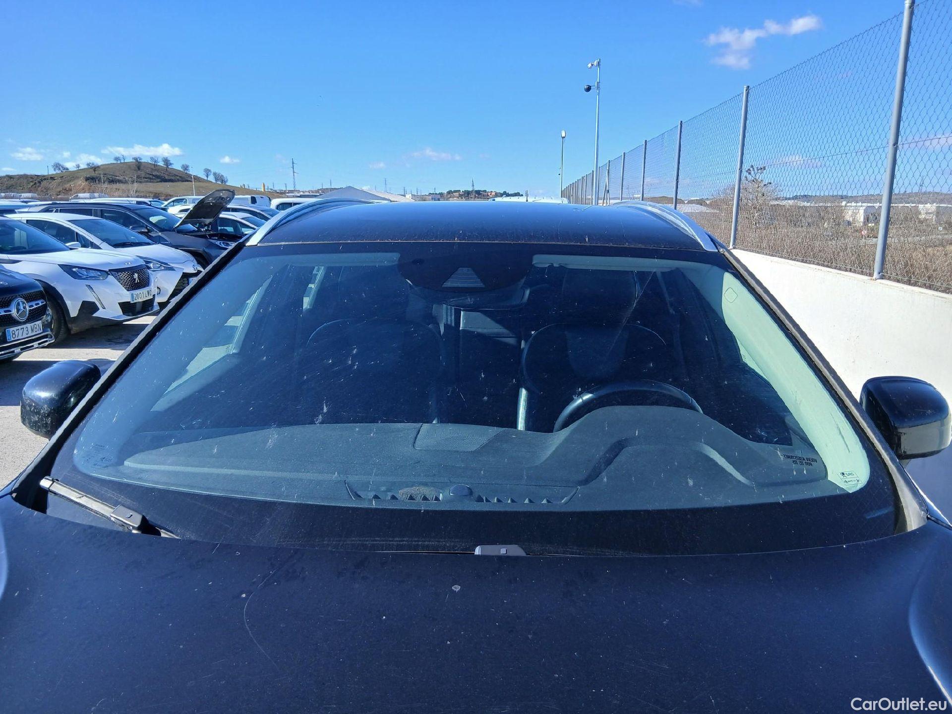  Volvo  XC60 VOLVO  / 2017 / 5P / todoterreno 2.0 B4 D Momentum Pro Auto #1