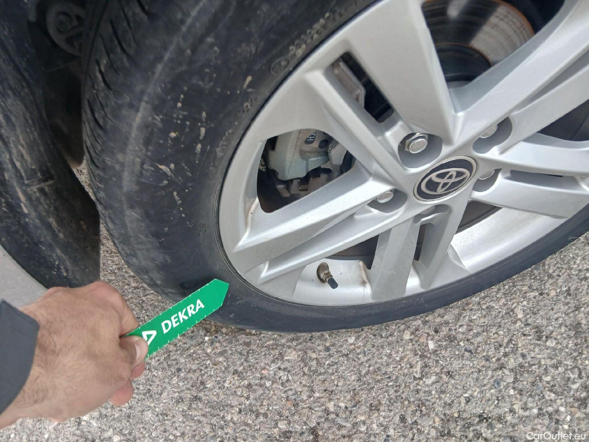  Toyota  Corolla TOYOTA  / 2019 / 5P / familiar 1.8 125H ACTIVE TECH E-CVT TOU SPORT #18