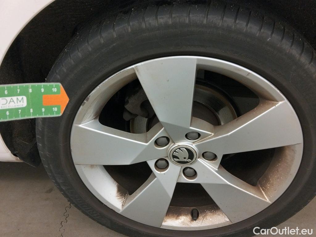  Skoda  Octavia SKODA  / 2016 / 5P / familiar Combi 2.0 TDI CR 110KW (150CV) Style #24