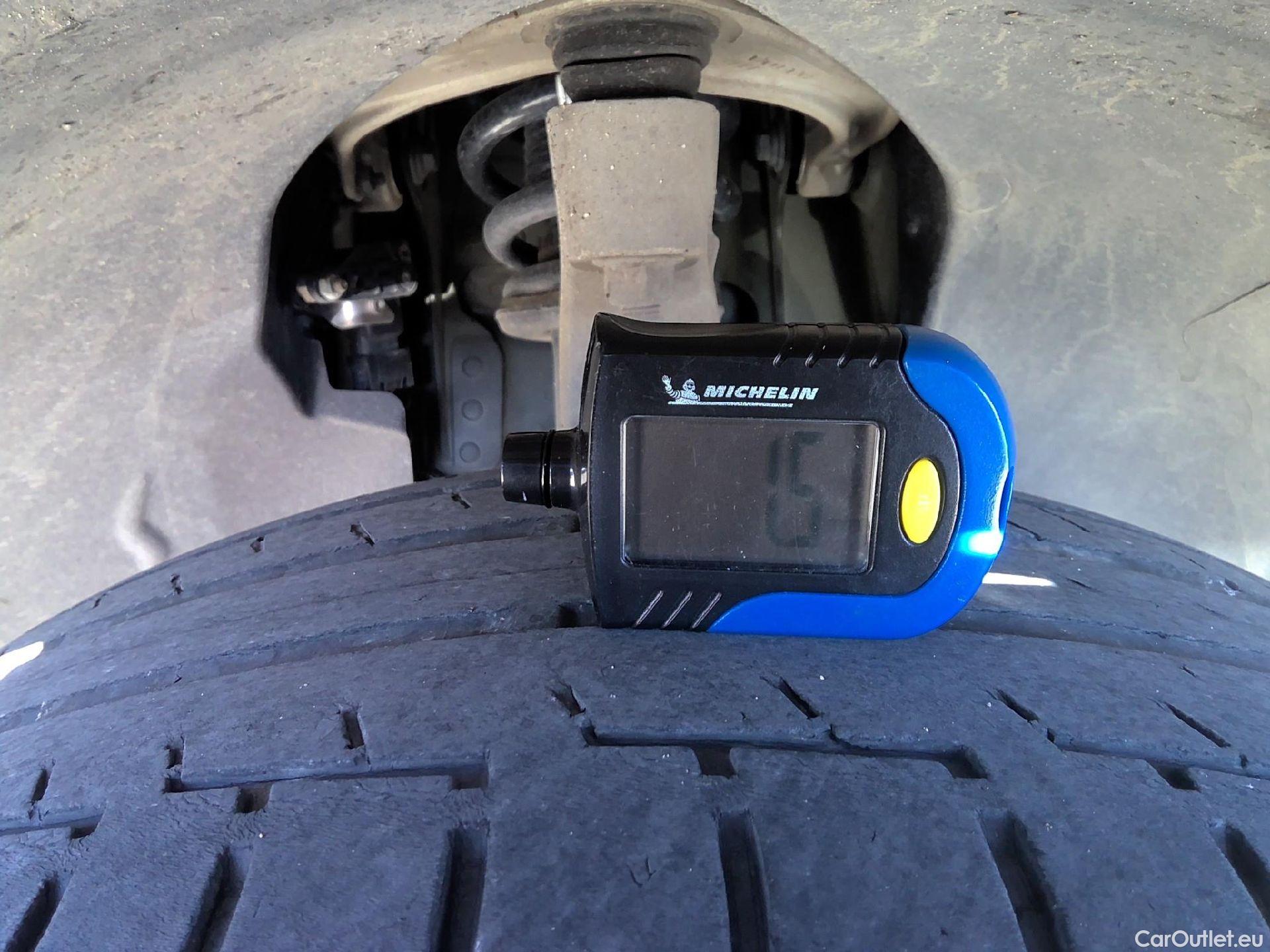  Volvo  XC60 VOLVO  / 2017 / 5P / todoterreno 2.0 B4 D Momentum Pro Auto #59