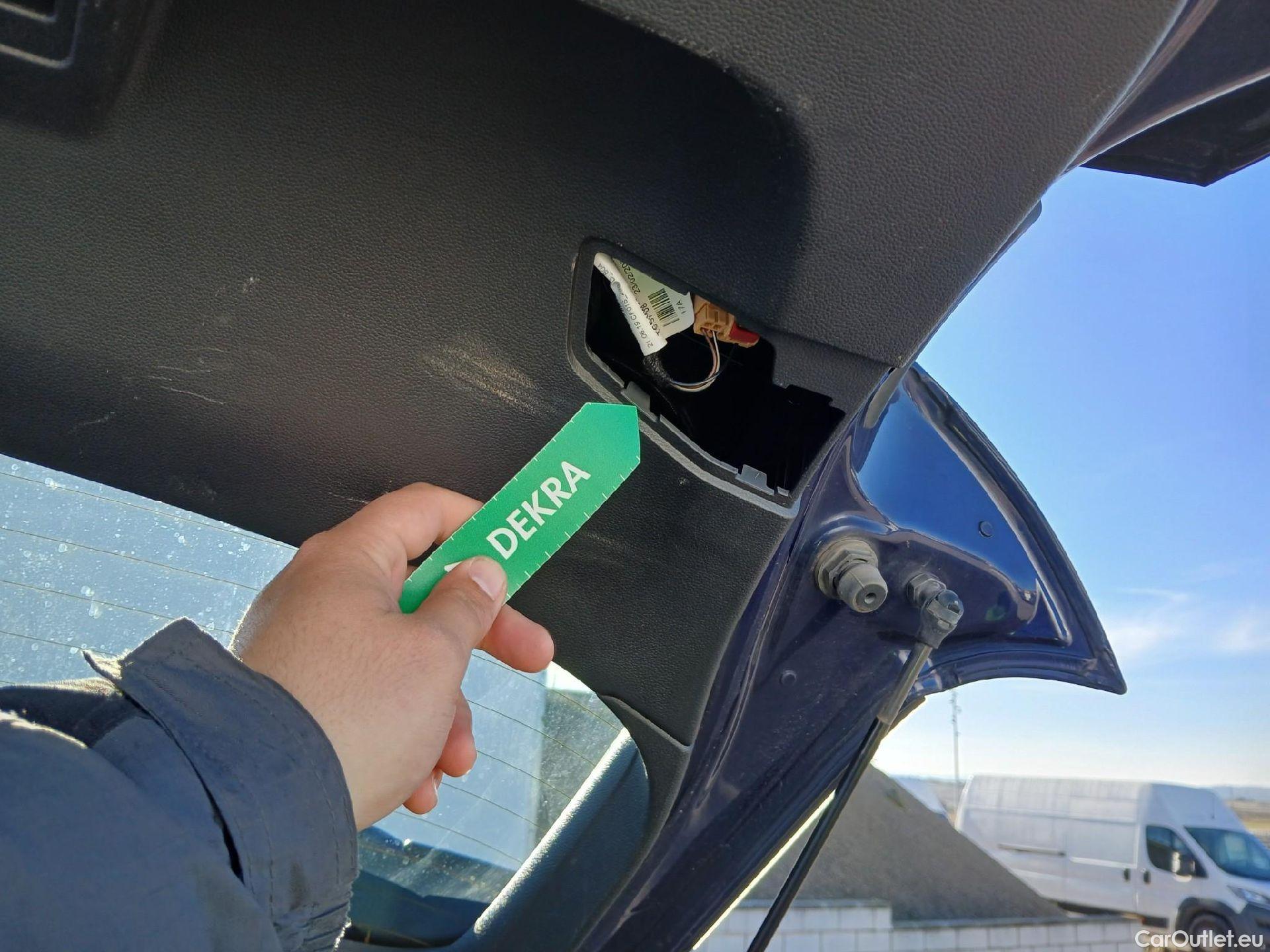  Volkswagen  Golf  VOLKSWAGEN / 2020 / 5P / berlina con portón 2.0 TDI 85kW (115CV) #3