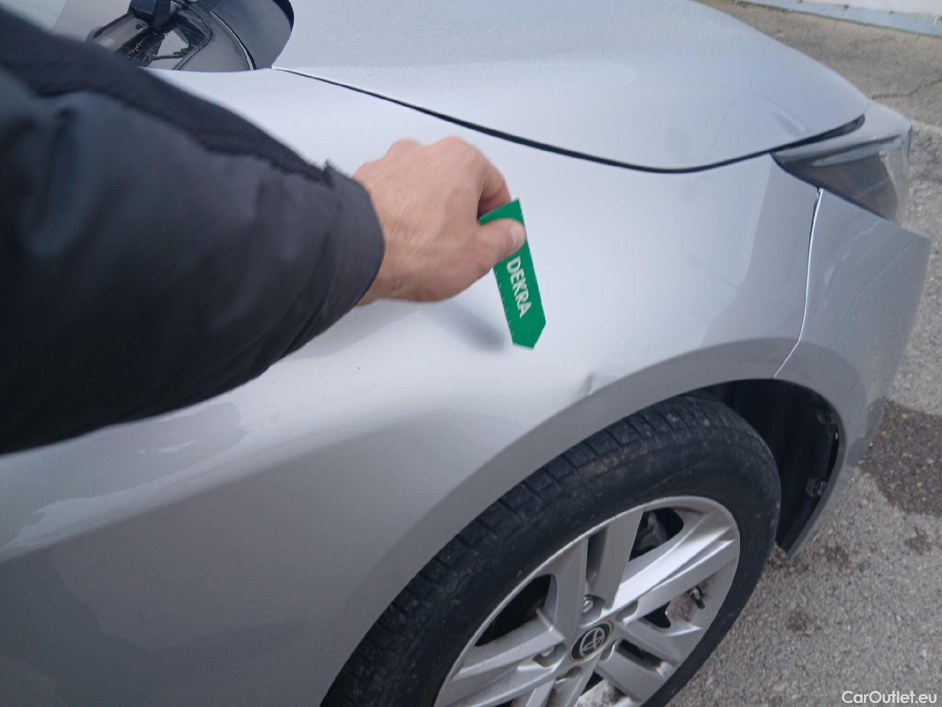  Toyota  Corolla TOYOTA  / 2019 / 5P / familiar 1.8 125H ACTIVE TECH E-CVT TOU SPORT #26