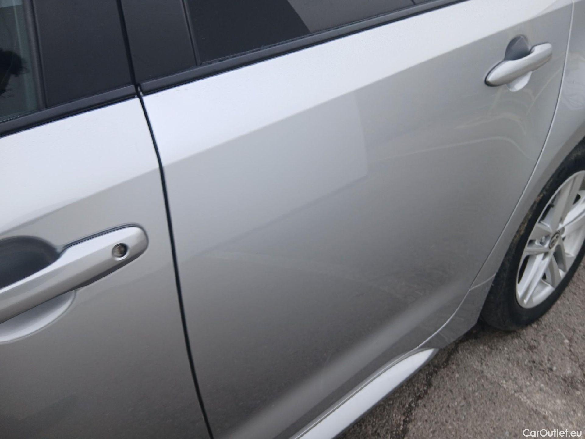  Toyota  Corolla TOYOTA  / 2019 / 5P / familiar 1.8 125H ACTIVE TECH E-CVT TOU SPORT #9