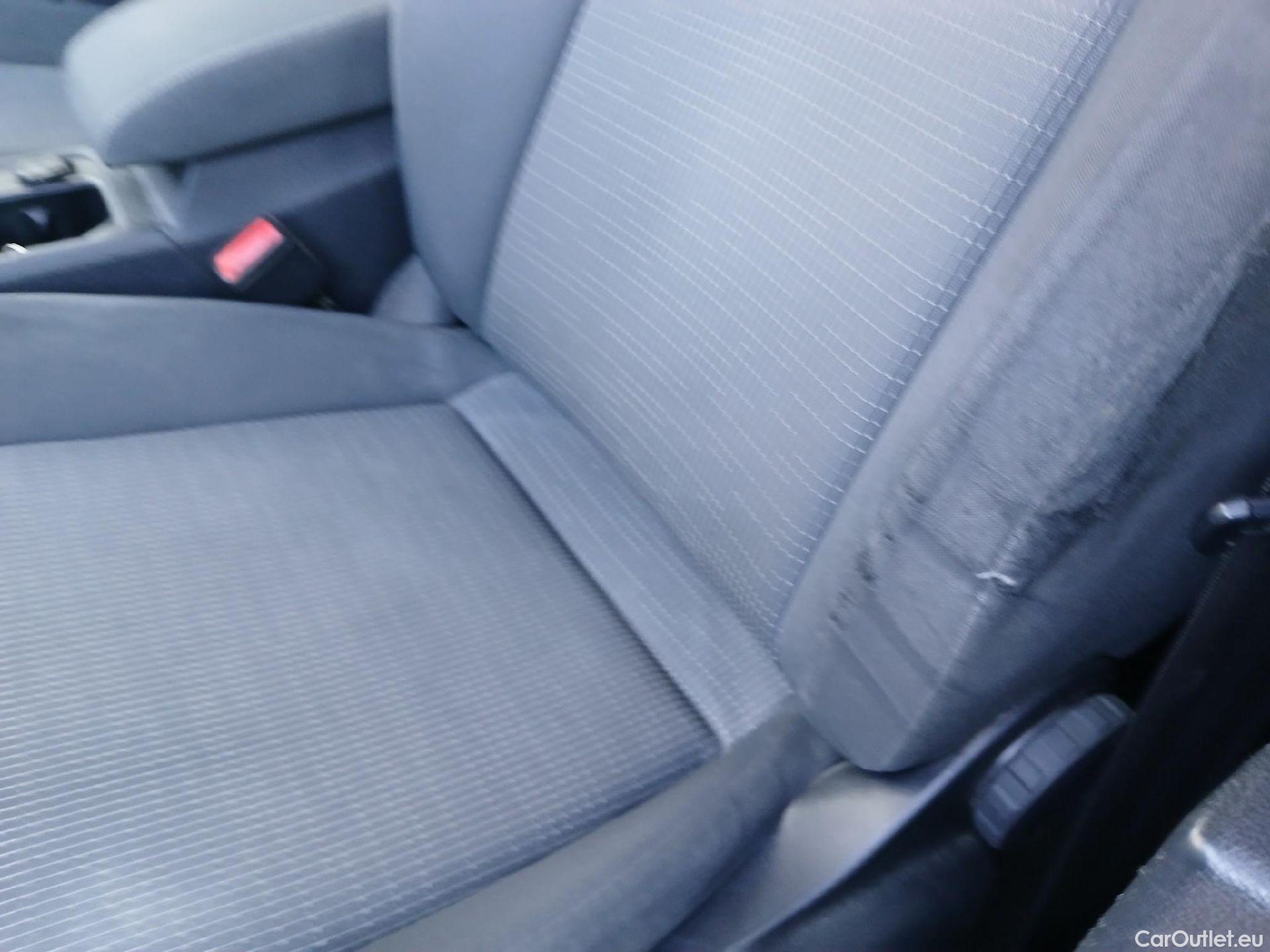  Volkswagen  Golf  VOLKSWAGEN / 2020 / 5P / berlina con portón 2.0 TDI 85kW (115CV) #9