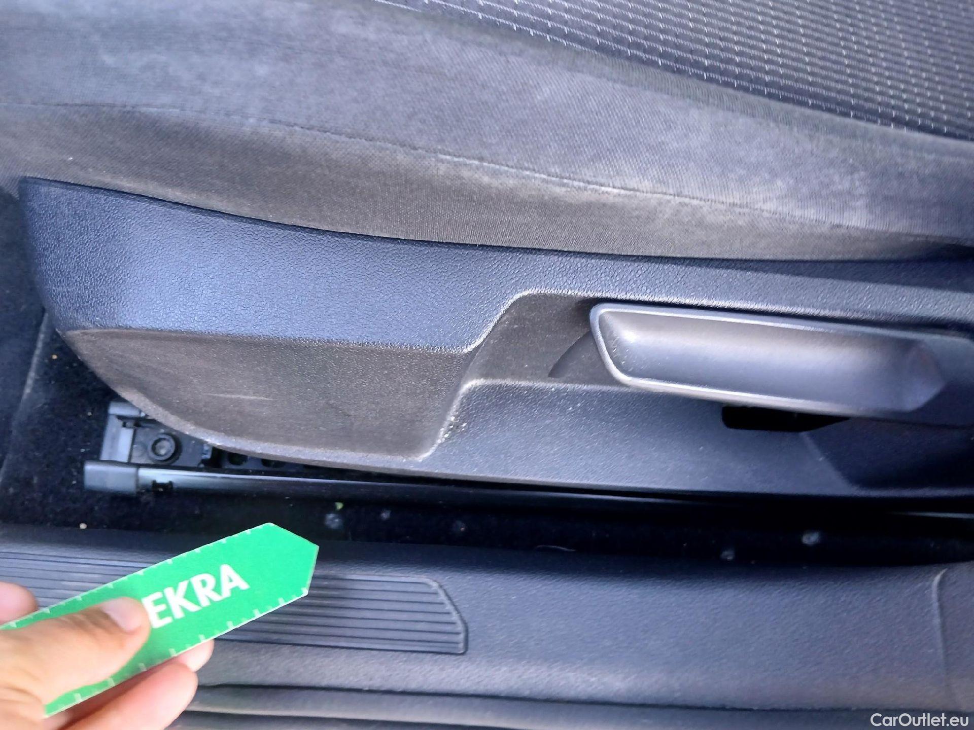  Volkswagen  Golf  VOLKSWAGEN / 2020 / 5P / berlina con portón 2.0 TDI 85kW (115CV) #8