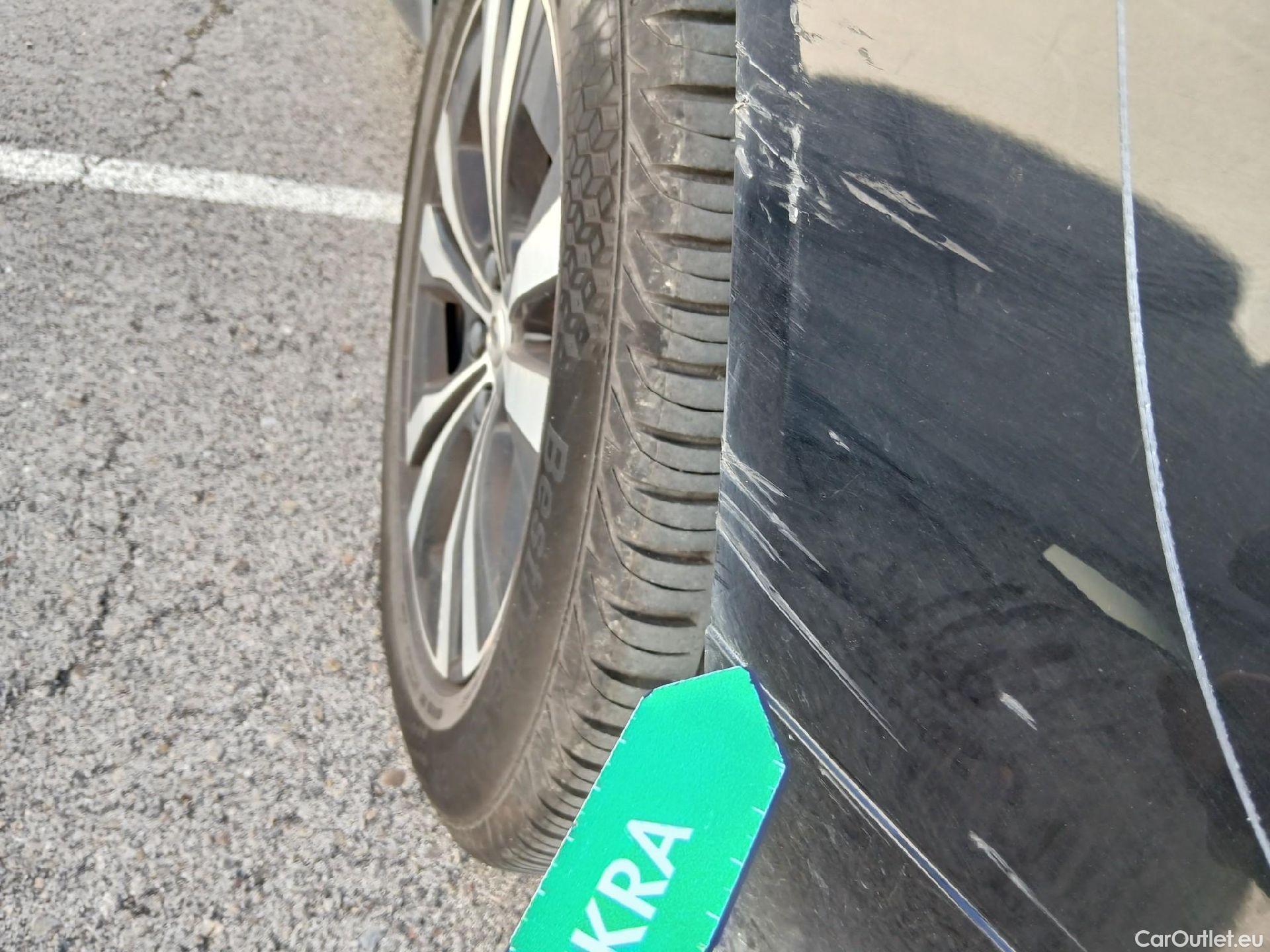  Volvo  XC60 VOLVO  / 2017 / 5P / todoterreno 2.0 B4 D Momentum Pro Auto #29