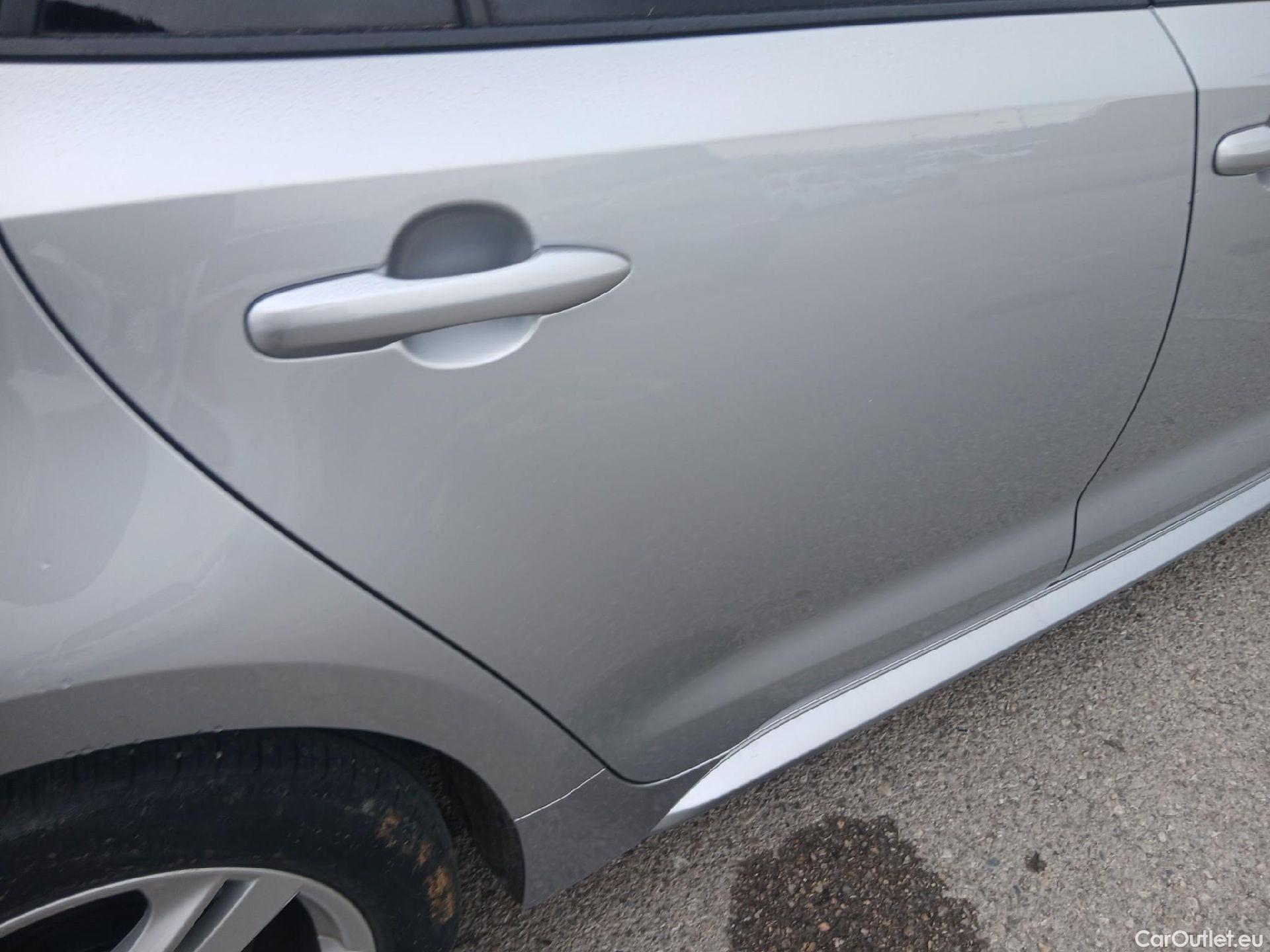  Toyota  Corolla TOYOTA  / 2019 / 5P / familiar 1.8 125H ACTIVE TECH E-CVT TOU SPORT #19