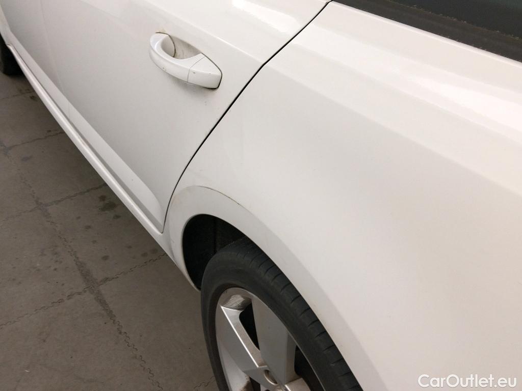  Skoda  Octavia SKODA  / 2016 / 5P / familiar Combi 2.0 TDI CR 110KW (150CV) Style #3