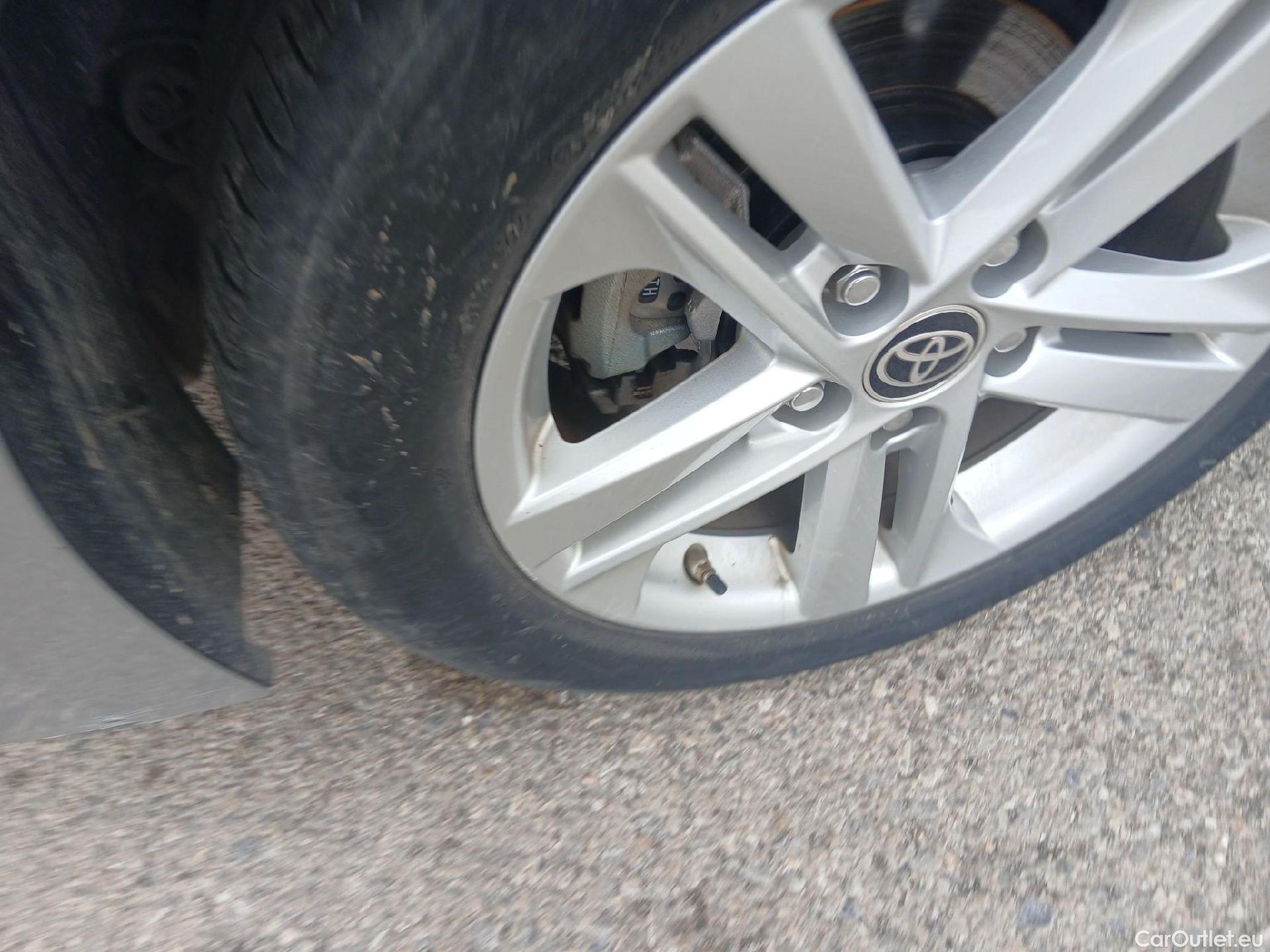  Toyota  Corolla TOYOTA  / 2019 / 5P / familiar 1.8 125H ACTIVE TECH E-CVT TOU SPORT #17