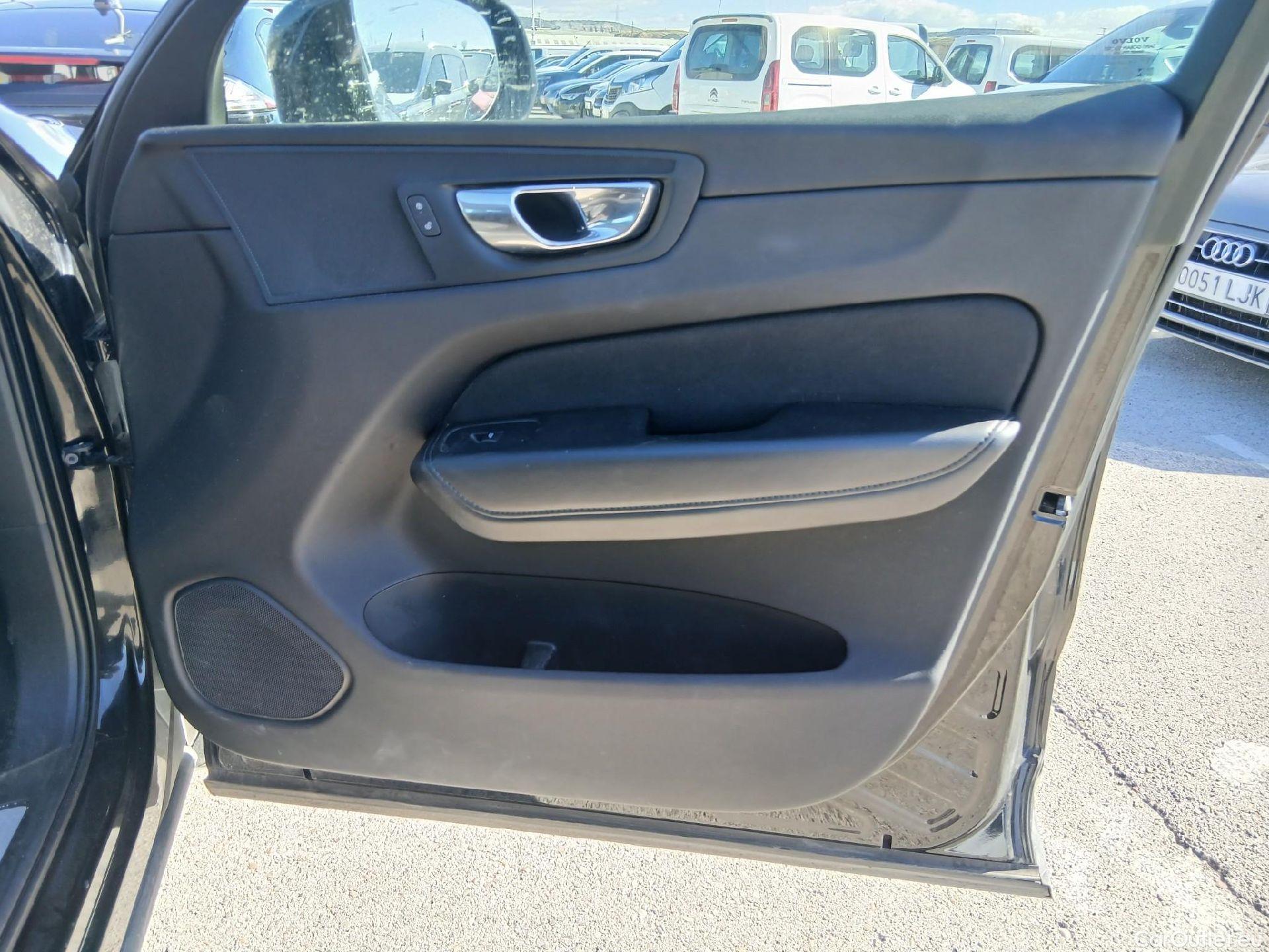  Volvo  XC60 VOLVO  / 2017 / 5P / todoterreno 2.0 B4 D Momentum Pro Auto #56