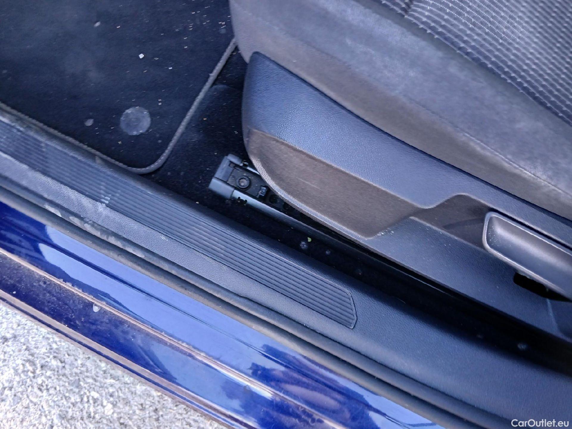  Volkswagen  Golf  VOLKSWAGEN / 2020 / 5P / berlina con portón 2.0 TDI 85kW (115CV) #6