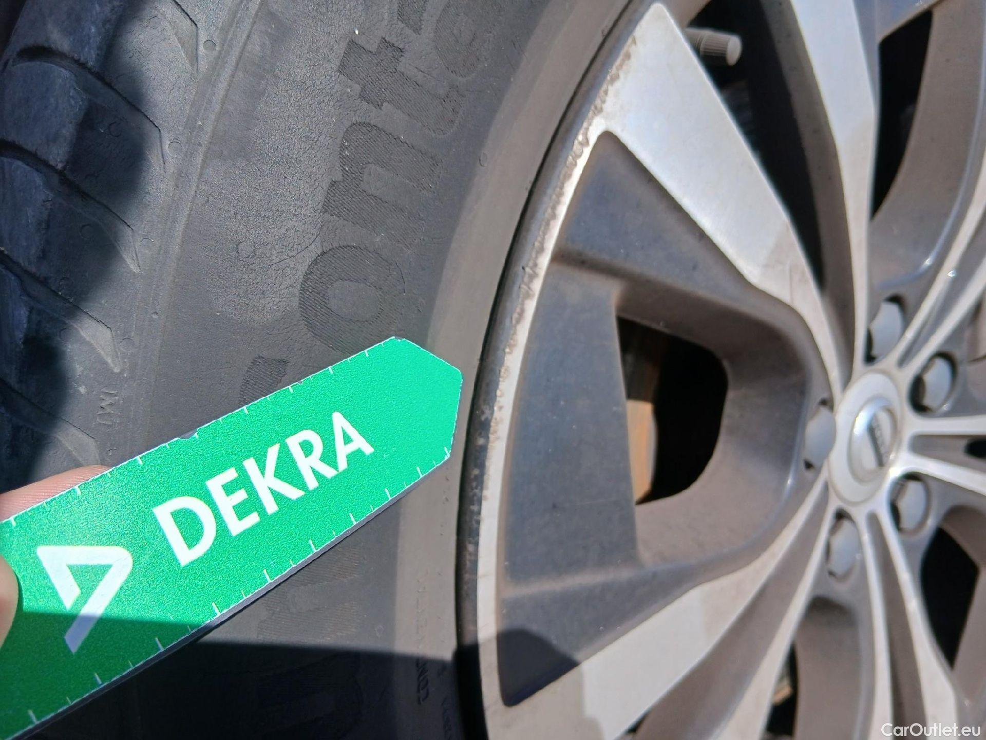  Volvo  XC60 VOLVO  / 2017 / 5P / todoterreno 2.0 B4 D Momentum Pro Auto #50