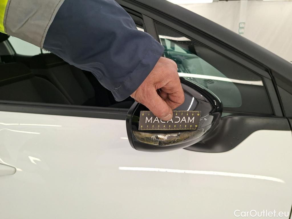  Citroen  C3 CITROEN  / 2016 / 5P / Berline BlueHDi 100 S&S BVM Feel #2