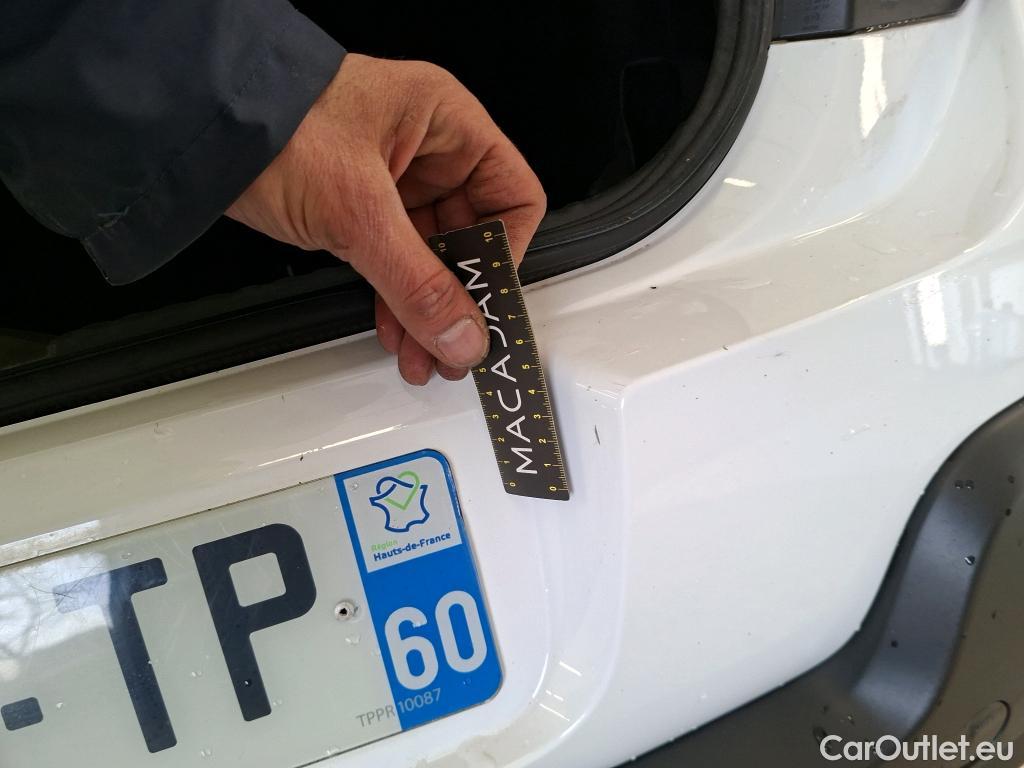  Citroen  C3 CITROEN  / 2016 / 5P / Berline BlueHDi 100 S&S BVM Feel #28