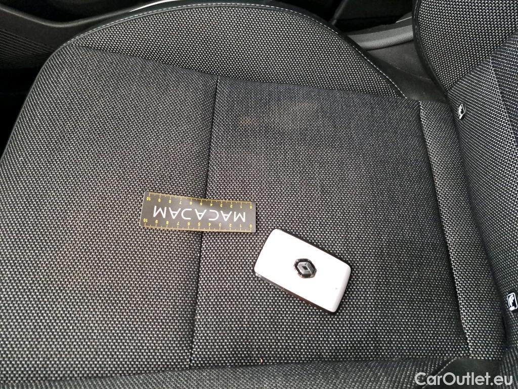  Renault  Captur RENAULT  / 2019 / 5P / SUV techno mild hybrid 160 EDC #4