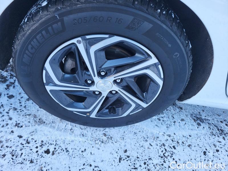  Hyundai  i30   cw (PD)(2017->)  kom.1.5T-GDI Family Smart #5