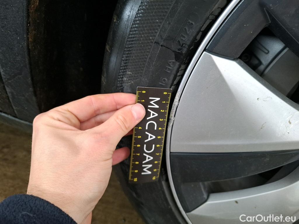  Tesla  Model Y TESLA  / 2021 / 5P / SUV RWD #26