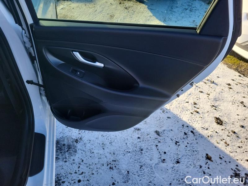  Hyundai  i30   cw (PD)(2017->)  kom.1.5T-GDI Family Smart #22