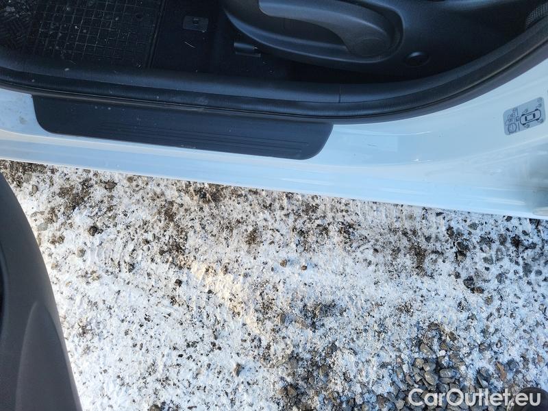  Hyundai  i30   cw (PD)(2017->)  kom.1.5T-GDI Family Smart #17