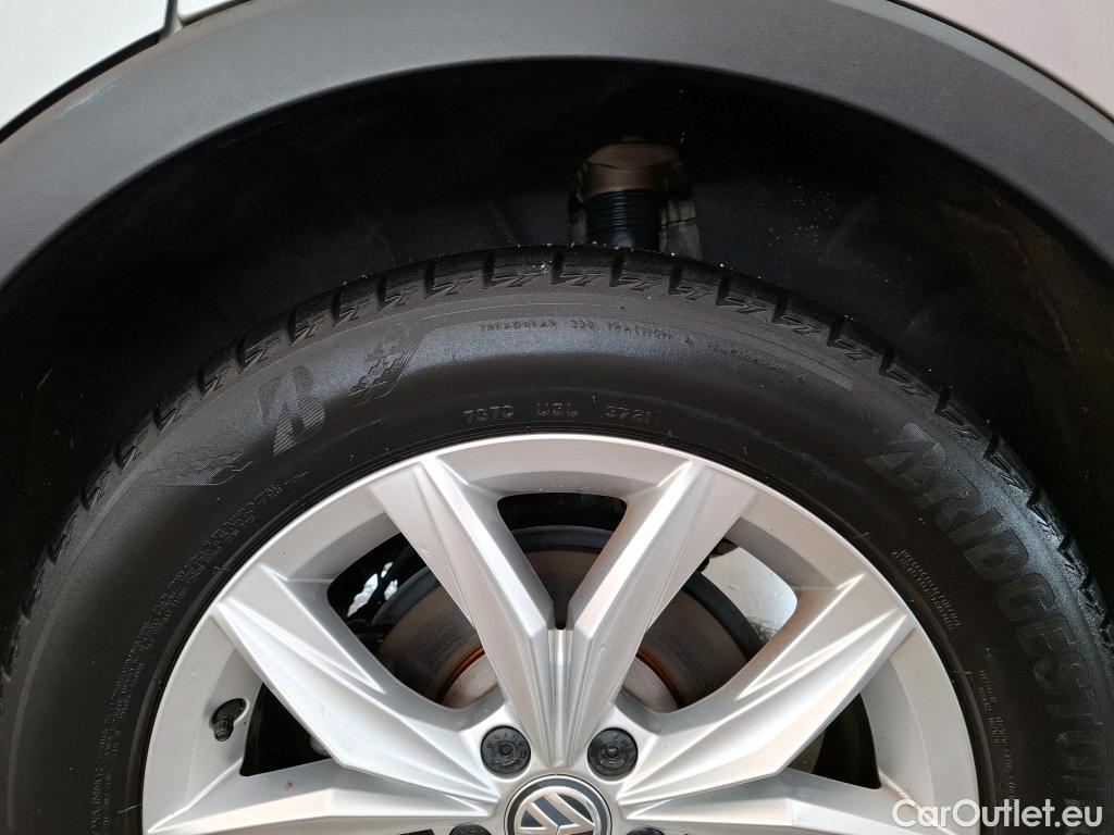  Volkswagen  Tiguan VOLKSWAGEN   2016  5P  SUV 15 TSI 150 EVO DSG7 Carat #3