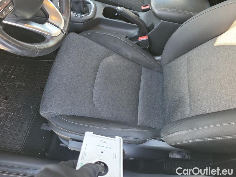  Hyundai  i30   cw (PD)(2017->)  kom.1.5T-GDI Family Smart #12