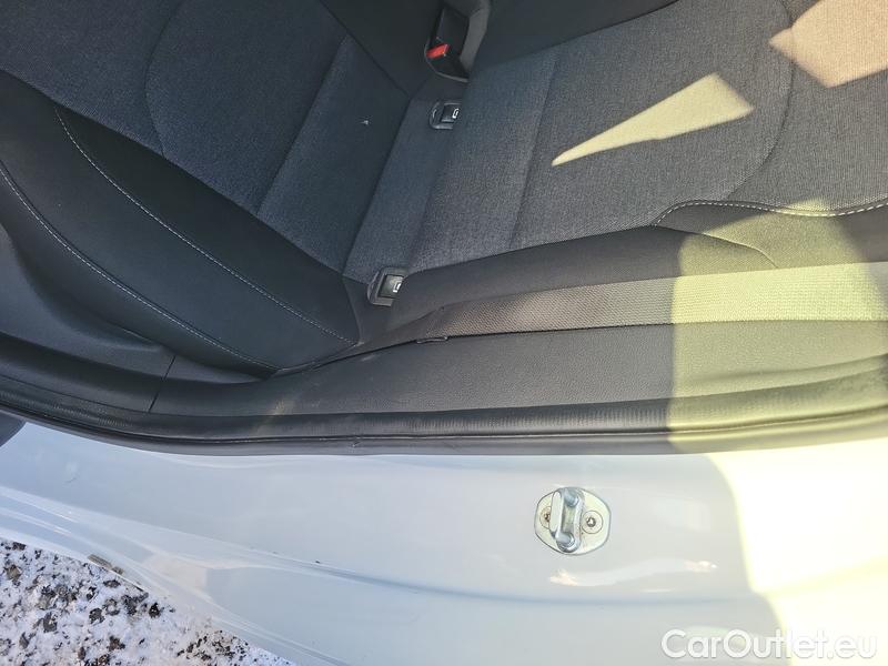  Hyundai  i30   cw (PD)(2017->)  kom.1.5T-GDI Family Smart #19