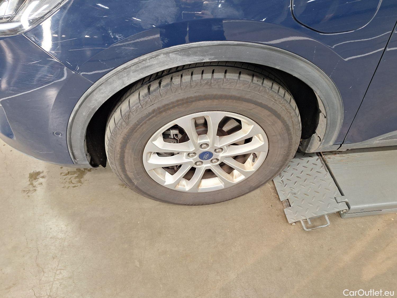  Ford  Kuga Ford,  '19, Ford  2.5i PHEV Aut. 165kW Titanium 5d #77