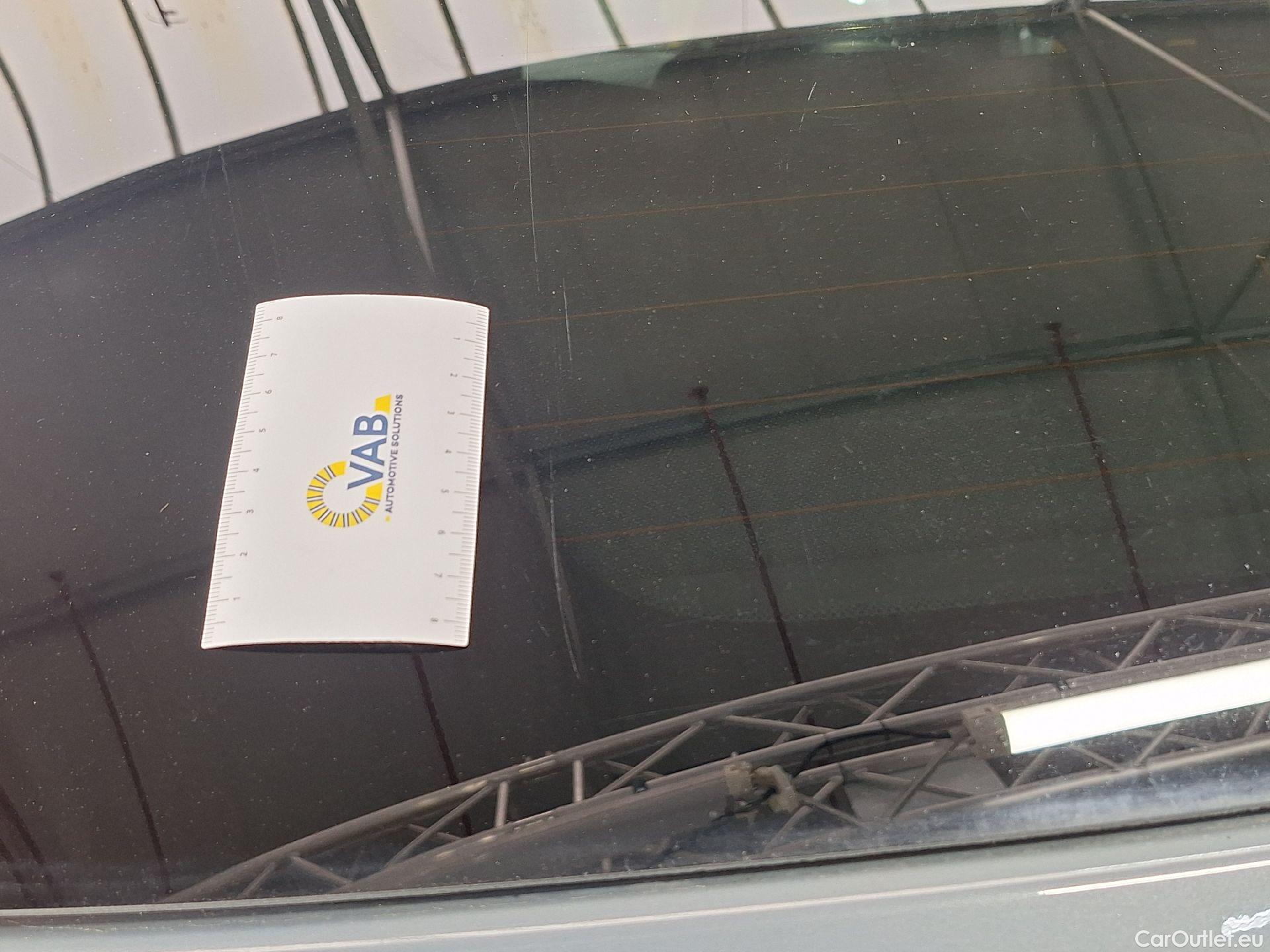  Volvo  XC 40 Volvo, XC40 '17, Volvo XC40 D4 AWD Geartronic R-Design 5d #28