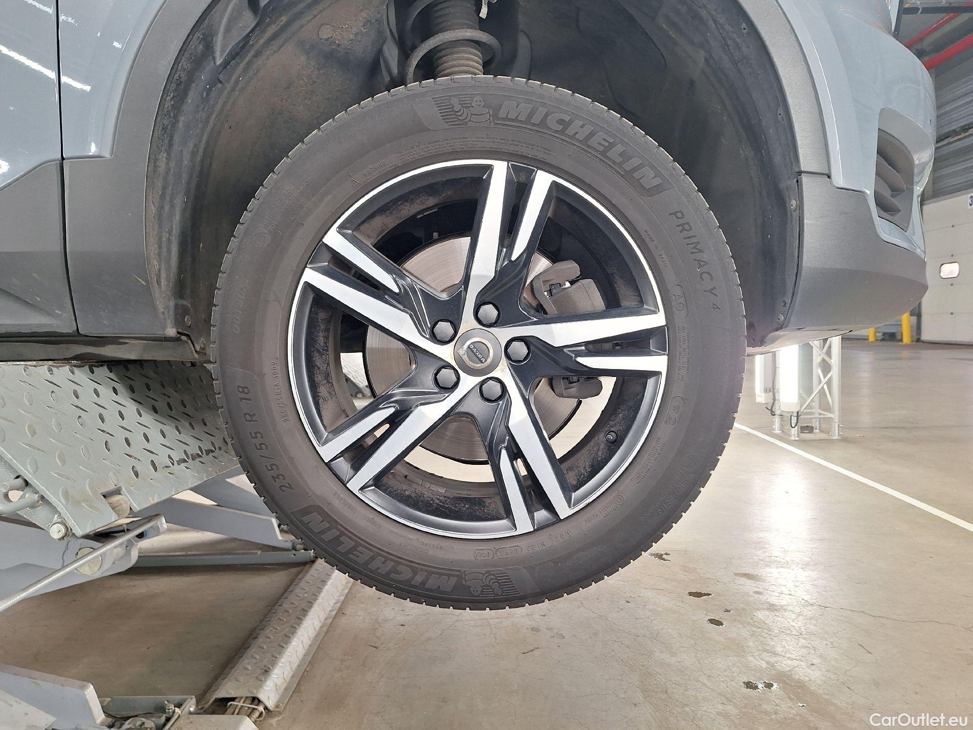  Volvo  XC 40 Volvo, XC40 '17, Volvo XC40 D4 AWD Geartronic R-Design 5d #69