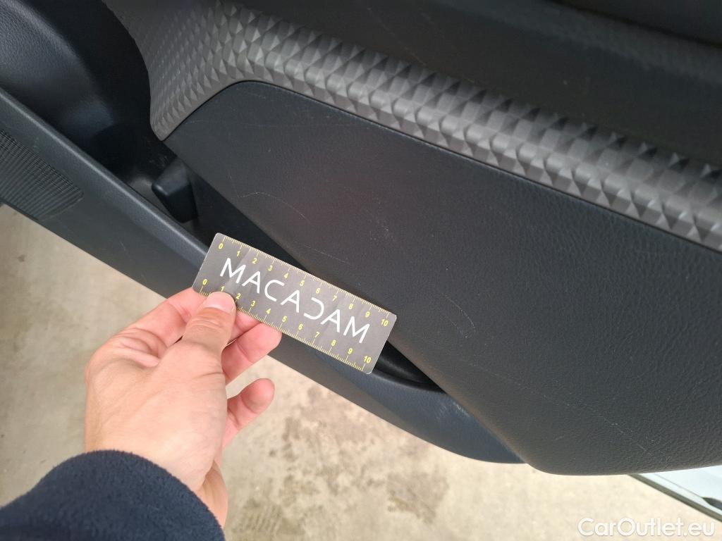  Toyota  C-HR TOYOTA  / 2016 / 5P / SUV 1.8 HYBRIDE 122 DISTINCTIVE #29