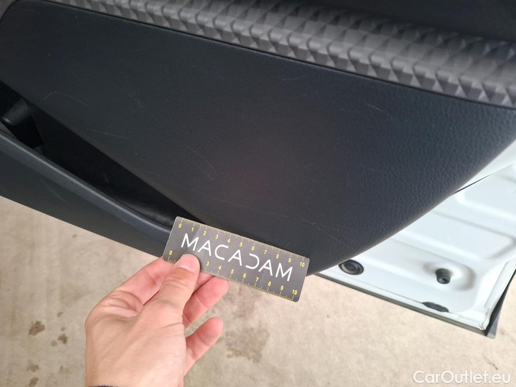  Toyota  C-HR TOYOTA  / 2016 / 5P / SUV 1.8 HYBRIDE 122 DISTINCTIVE #28