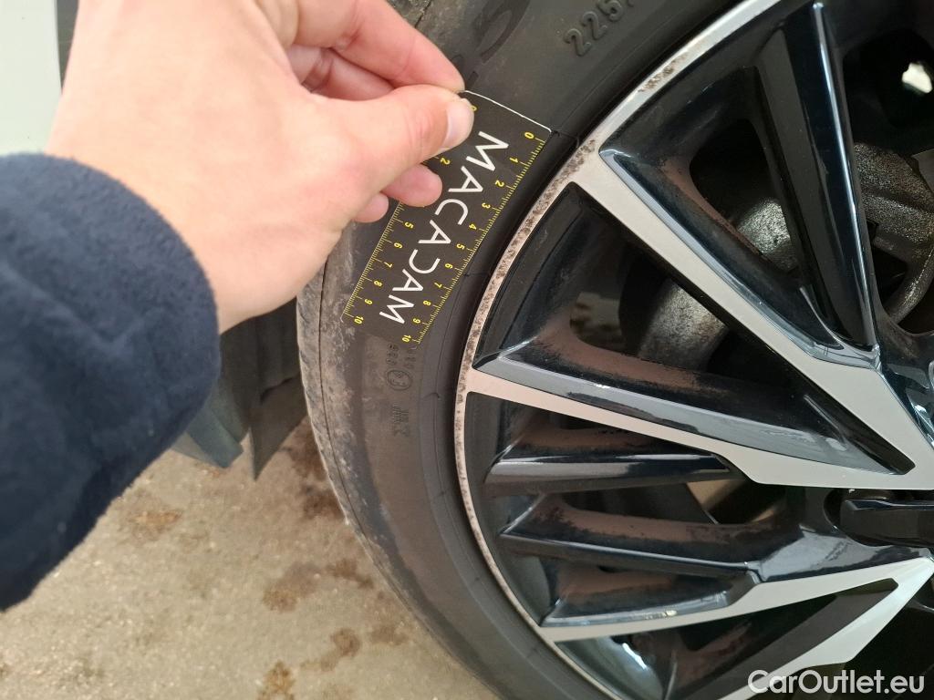  Toyota  C-HR TOYOTA  / 2016 / 5P / SUV 1.8 HYBRIDE 122 DISTINCTIVE #6