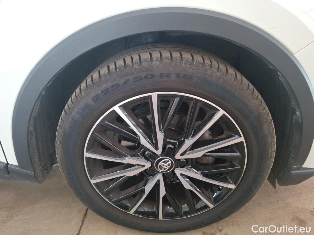  Toyota  C-HR TOYOTA  / 2016 / 5P / SUV 1.8 HYBRIDE 122 DISTINCTIVE #13