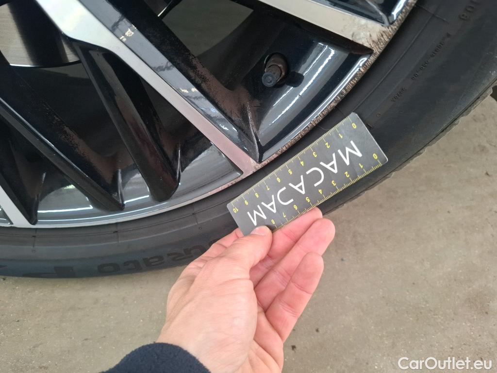  Toyota  C-HR TOYOTA  / 2016 / 5P / SUV 1.8 HYBRIDE 122 DISTINCTIVE #15