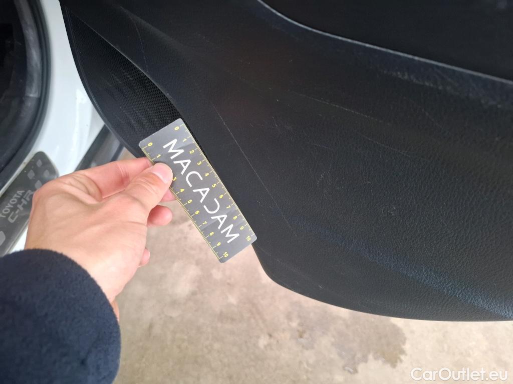  Toyota  C-HR TOYOTA  / 2016 / 5P / SUV 1.8 HYBRIDE 122 DISTINCTIVE #23