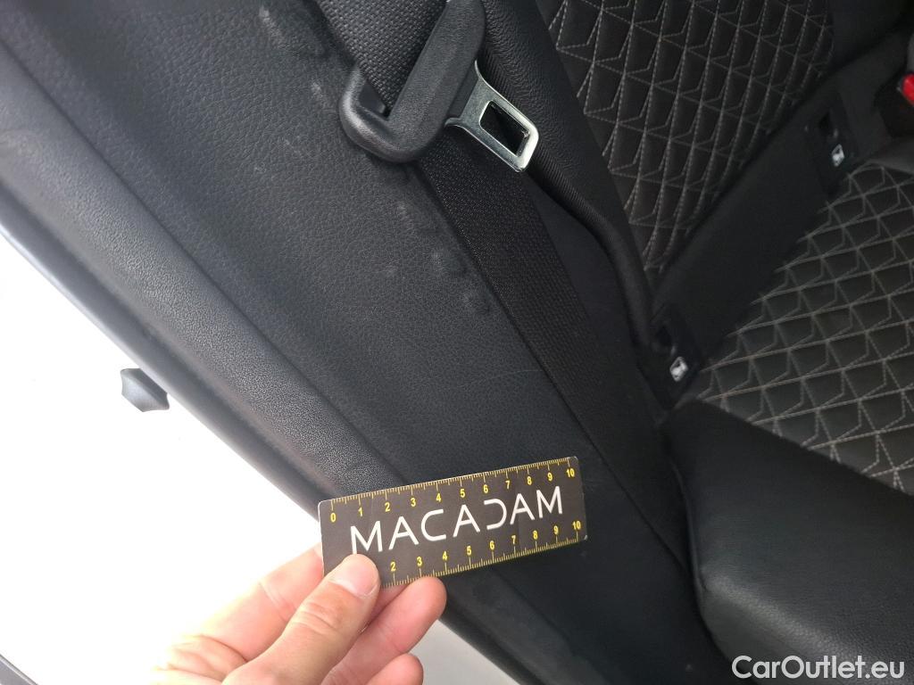  Toyota  C-HR TOYOTA  / 2016 / 5P / SUV 1.8 HYBRIDE 122 DISTINCTIVE #17