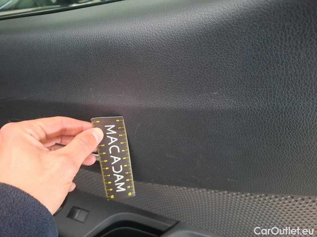  Toyota  C-HR TOYOTA  / 2016 / 5P / SUV 1.8 HYBRIDE 122 DISTINCTIVE #22