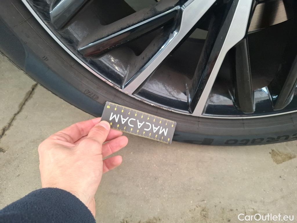  Toyota  C-HR TOYOTA  / 2016 / 5P / SUV 1.8 HYBRIDE 122 DISTINCTIVE #16