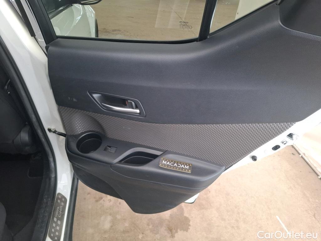  Toyota  C-HR TOYOTA  / 2016 / 5P / SUV 1.8 HYBRIDE 122 DISTINCTIVE #19