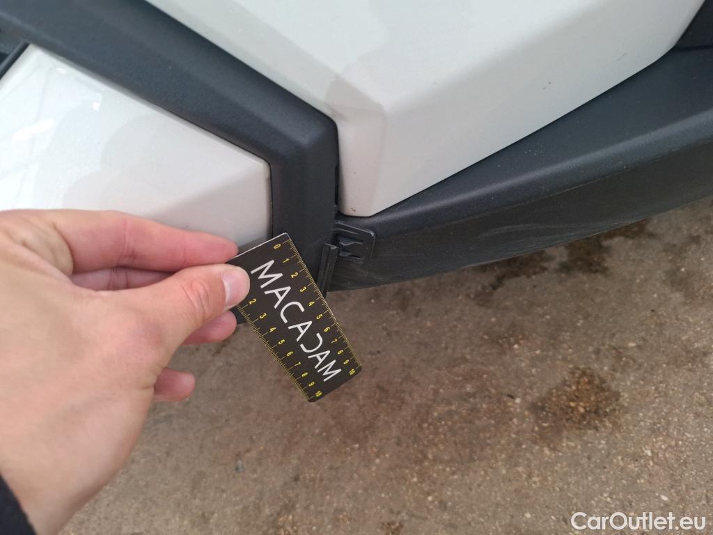  Toyota  C-HR TOYOTA  / 2016 / 5P / SUV 1.8 HYBRIDE 122 DISTINCTIVE #48