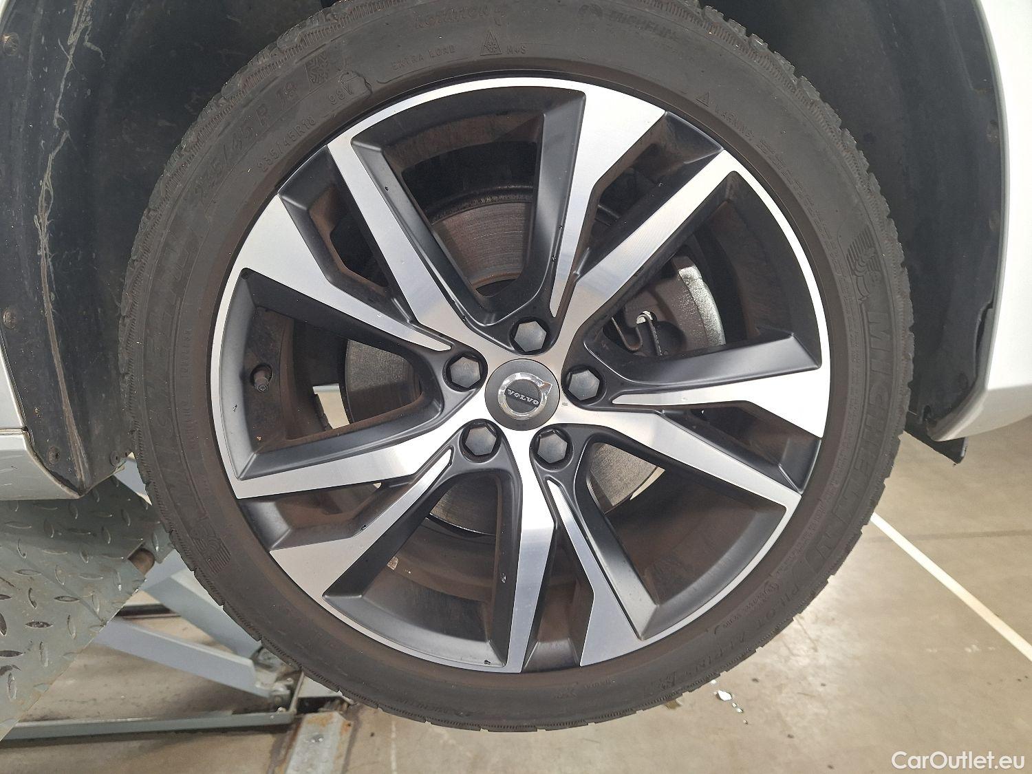  Volvo  V60 Volvo,  '18, Volvo  B3 R-Design DCT 5d #1