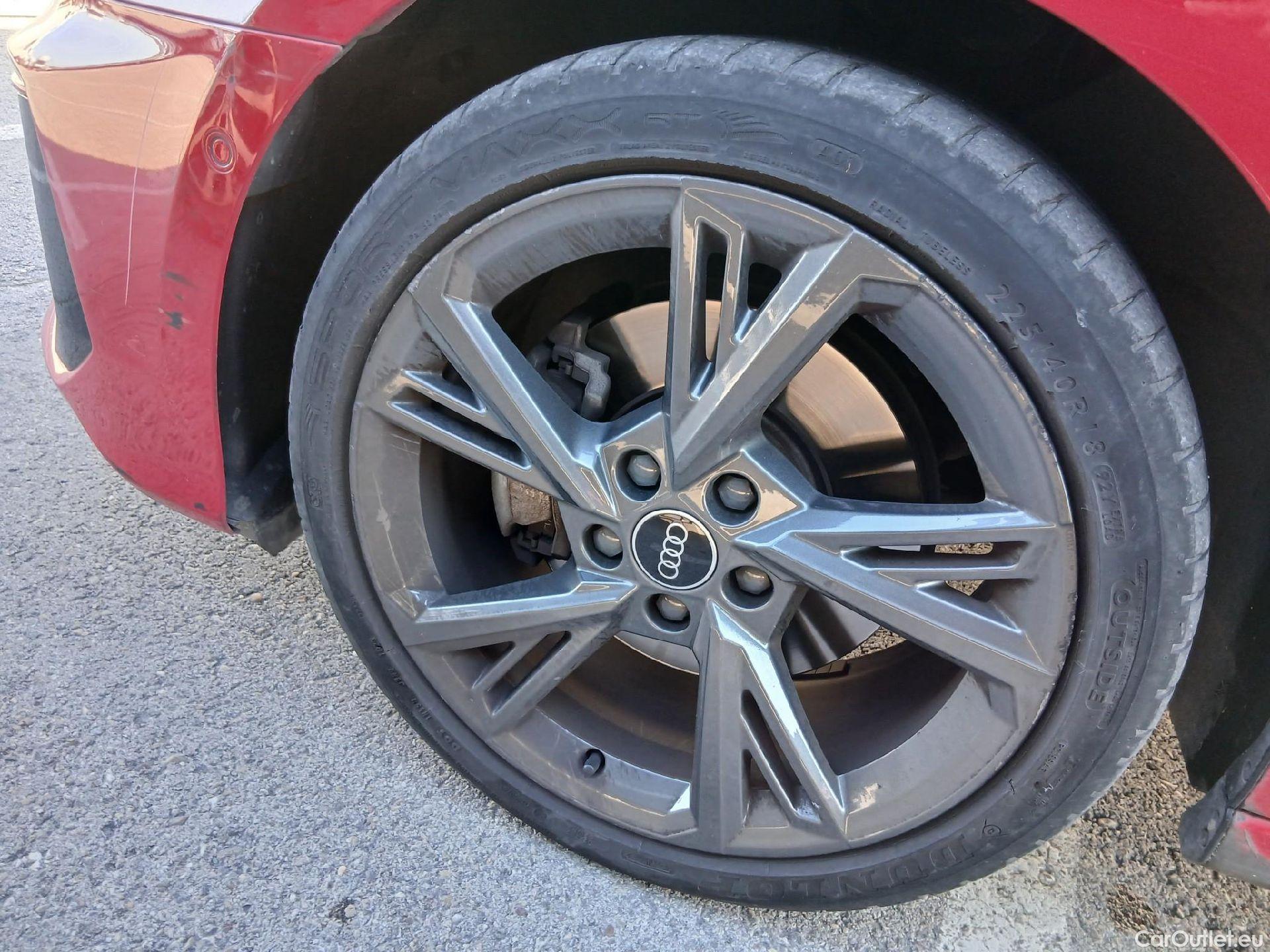  Audi  A3 AUDI  / 2020 / 5P / berlina con portón Sportback S line 40 TFSI e 150kW S tron #9