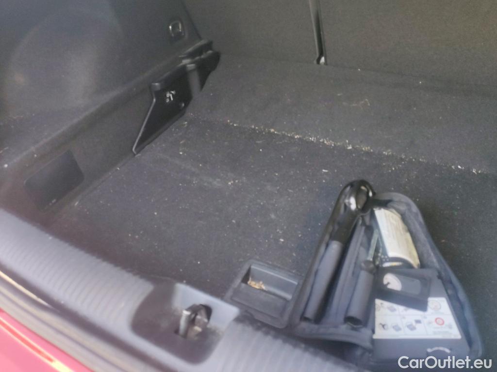  Audi  Q2 AUDI  / 2016 / 5P / todoterreno Design 30 TDI 85kW (116CV) S tronic #39