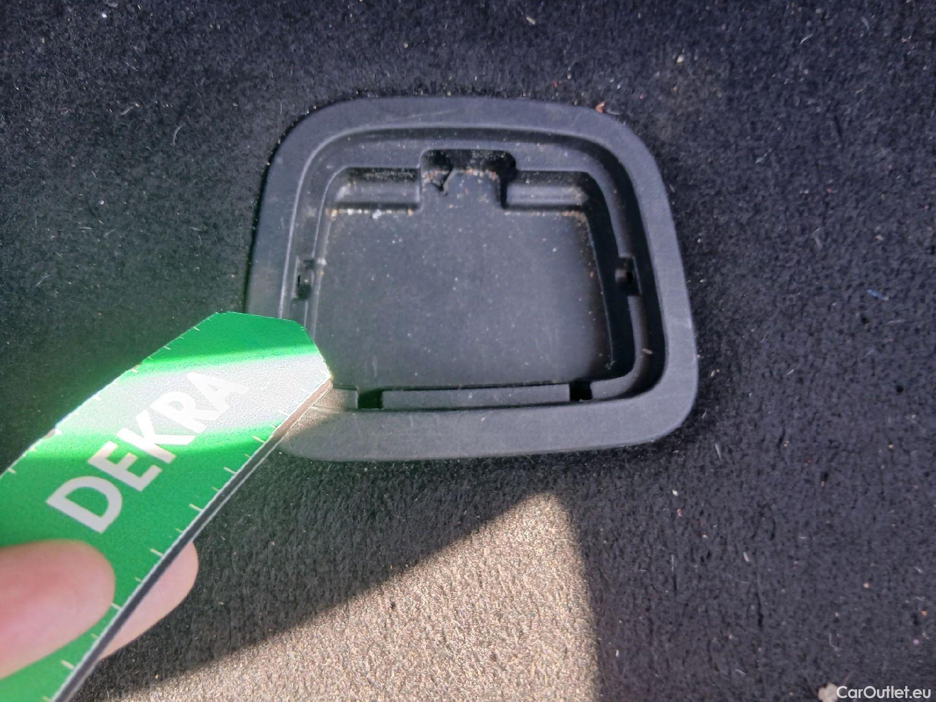  Mercedes  C-Klasse MERCEDES-BENZ Clase C / 2021 / 4P / sedán C 220 d #29