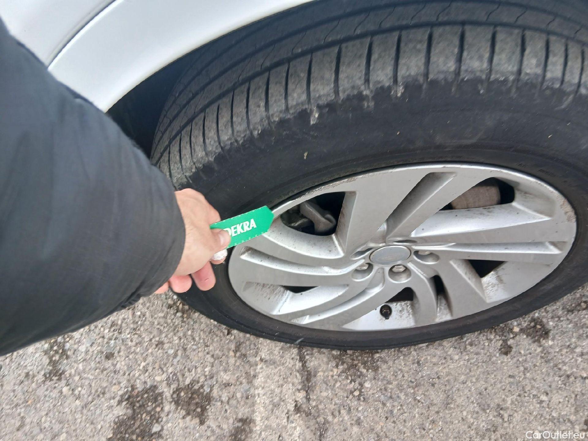  Land Rover  Discovery LAND ROVER  Sport / 2019 / 5P / todoterreno 2.0D I4-L.Flw 150 PS AWD R-Dynamic Base #3